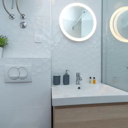 Santa Lucia Τρογκίρ