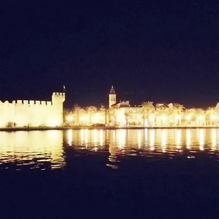 Santa Lucia Διαμέρισμα Τρογκίρ