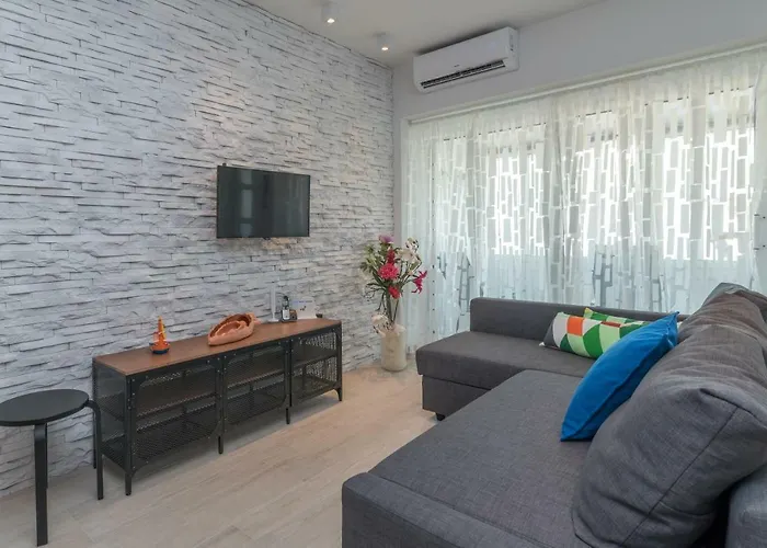 Santa Lucia Трогір