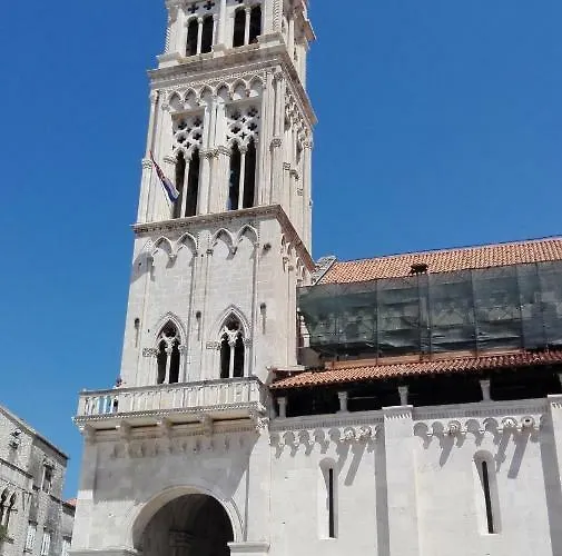 Santa Lucia Трогір