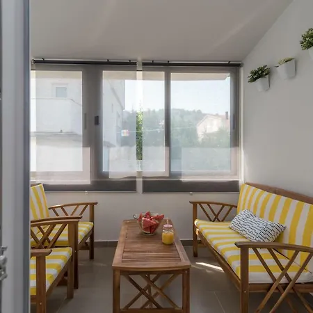 Santa Lucia Apartament *